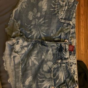 Arizona size 9 Jean shorts